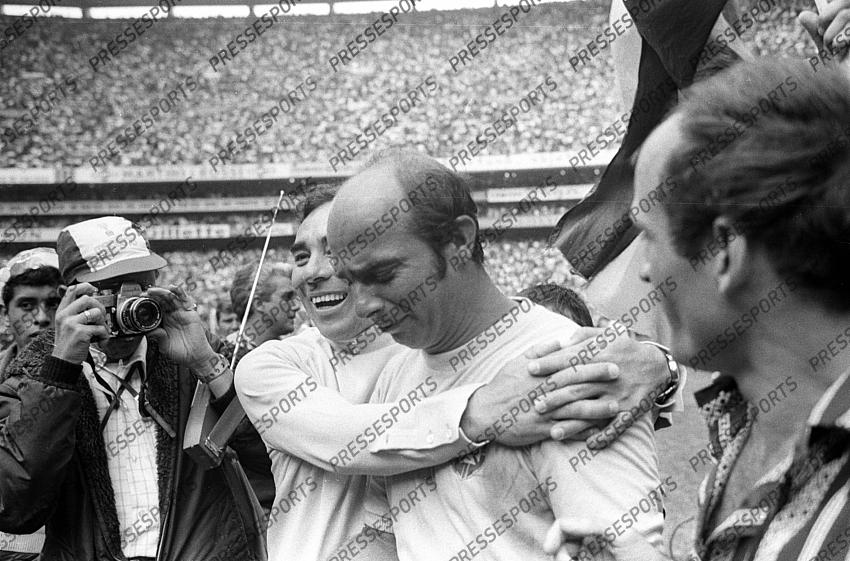 Schlussjubel Konditionstrainer Admildo Chirol (Weltmeister Brasilien, Mitte) Fussball, WM 1970 in Mexiko, Finale, Brasilien - Italien 4:1 