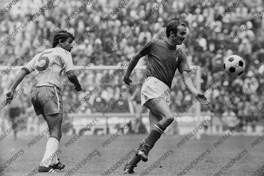 v.l. Clodoaldo, Sandro Mazzola (Italien) Fussball, WM 1970 in Mexiko, Finale, Brasilien - Italien 4:1 