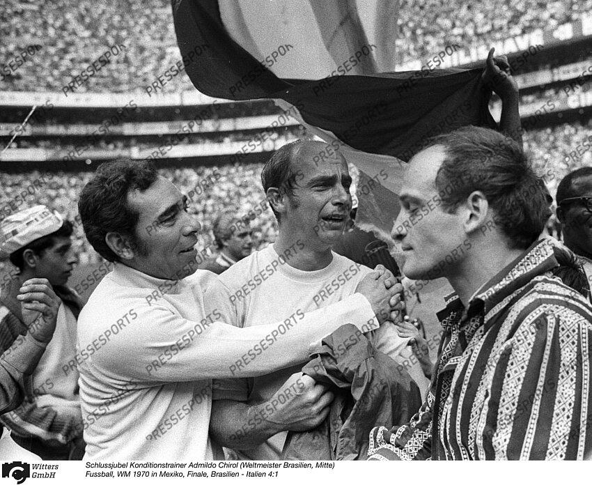 Schlussjubel Konditionstrainer Admildo Chirol (Weltmeister Brasilien, Mitte) Fussball, WM 1970 in Mexiko, Finale, Brasilien - Italien 4:1 