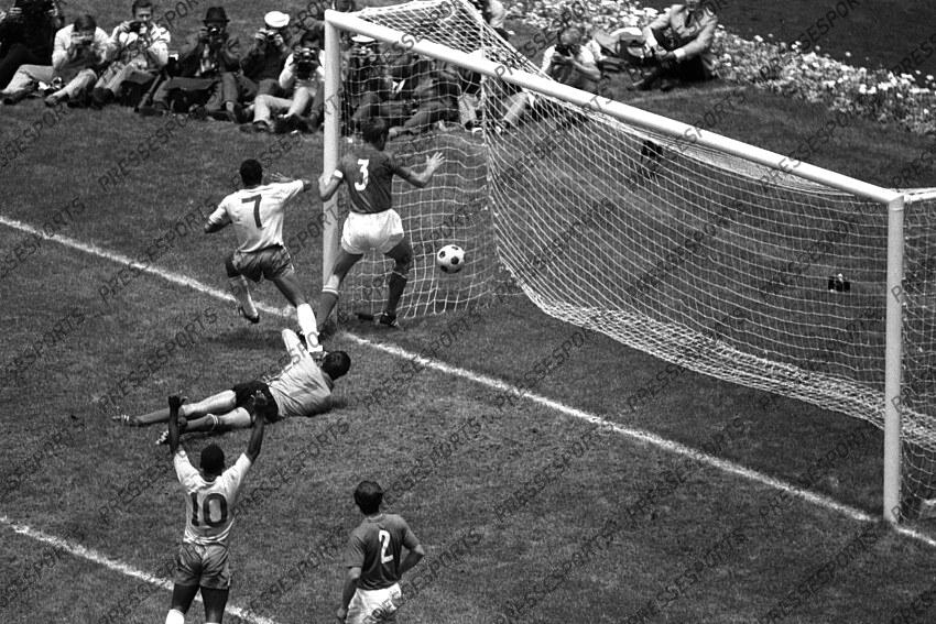 21 June 1970 - FIFA World Cup Final - Brazil v Italy - Jairzinho (7) of Brazil scores a goal for his country. But du 3-1 