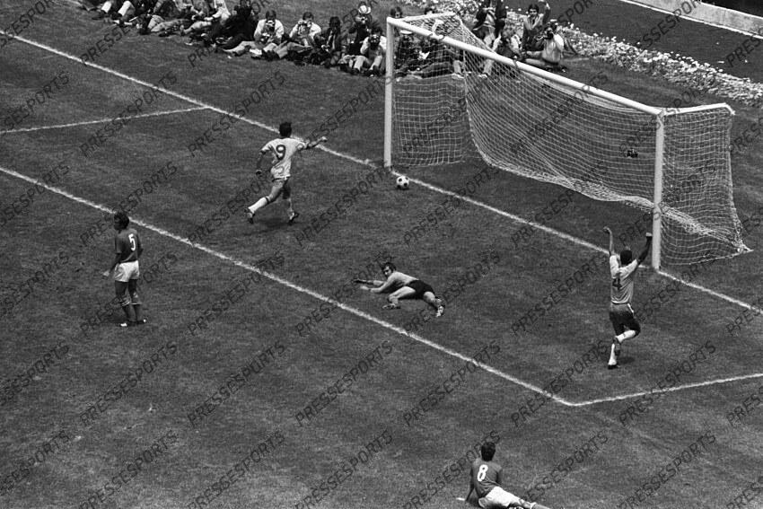 21 June 1970 - FIFA World Cup Final - Brazil v Italy - Brazil captain Carlos Alberto (4) runs off to celebrate scoring Brazils fourth and final goal. But du 4-1 