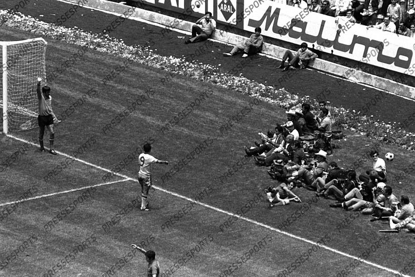 21 June 1970 - FIFA World Cup Final - Brazil v Italy - Tostao of Brazil (9) asks the photographers to pass him the ball. 