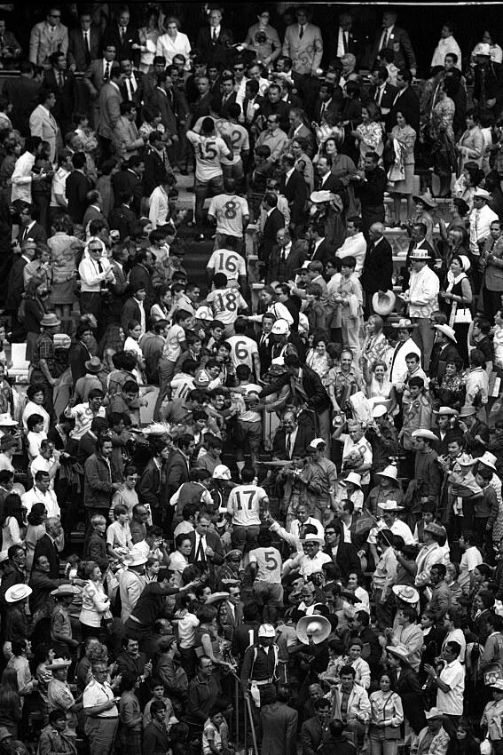 21/6/1970 Football World Cup Final 1970. Brazil v Italy. Only the shirt numbers of the Brazilian players are visable as the climb through the crowds in the Aztec Stadium to collect their trophy. Photo: Gerry Cranham / Offside. 