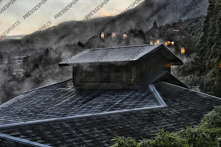 Yufuin (préfecture de Oita) A pied du mont Fukudake, Yufuin est une station thermale. Cette station huppée est connue pour son spectacle étonnant de jets de vapeur s'élevant de partout dans les grandes rizières aux alentours. En hiver et par beau temps, une brume s'élève à l'aube à la surface du lac Kinrin-ko plongeant la ville dans une atmosphère fantômatique. C'est également une ville d'art avec de nombreux musées et galeries. 
