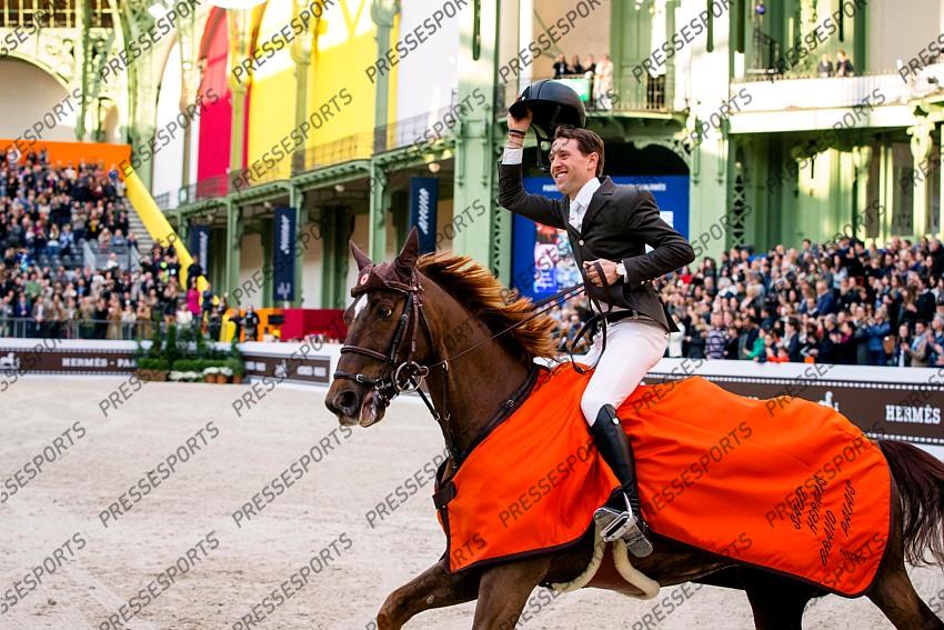 Photographie Eric KNOLL. Saut Hermes 2019. Jumping CSI 5. Ambiance. Remise des Prix. Simon DELESTRE (FRA). HERMES RYAN 