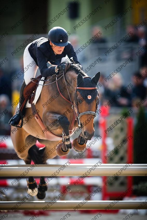 Photographie Eric KNOLL. Saut Hermes 2019. Jumping CSI 5. Laetitia DU COUEDIC (SUI). VENUS DU TOUNEY 