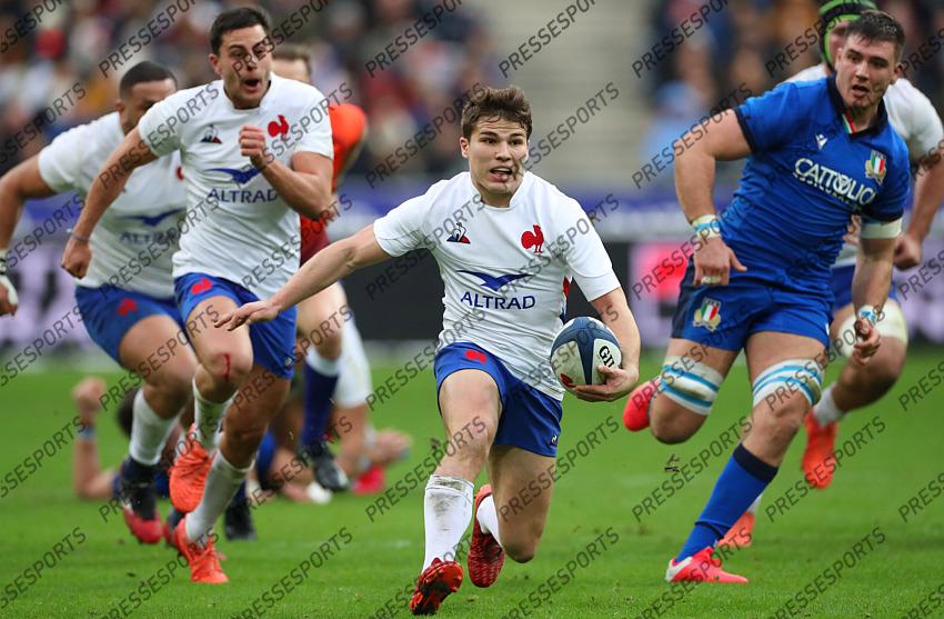 2020 Guinness Six Nations Championship Round 2, Stade de France, Paris, France 9/2/2020 France vs Italy France's Antoine Dupont Mandatory Credit ©INPHO/Billy Stickland 