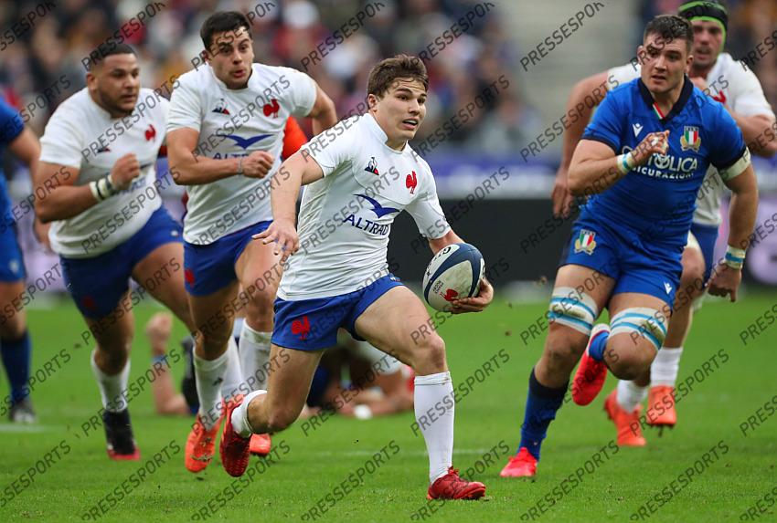 2020 Guinness Six Nations Championship Round 2, Stade de France, Paris, France 9/2/2020 France vs Italy France's Antoine Dupont Mandatory Credit ©INPHO/Billy Stickland 