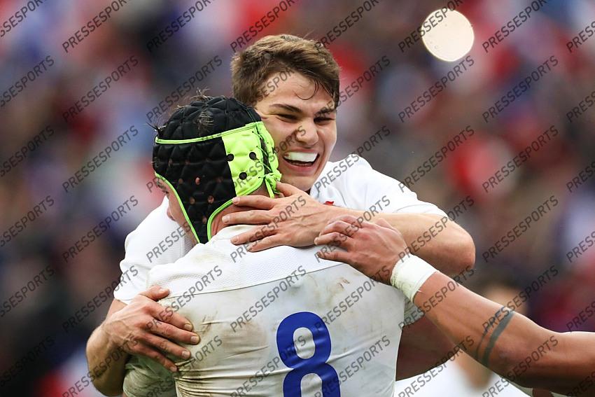 2020 Guinness Six Nations Championship Round 2, Stade de France, Paris, France 9/2/2020 France vs Italy France's Grégory Alldritt celebrates his try with Antoine Dupont Mandatory Credit ©INPHO/Billy Stickland 