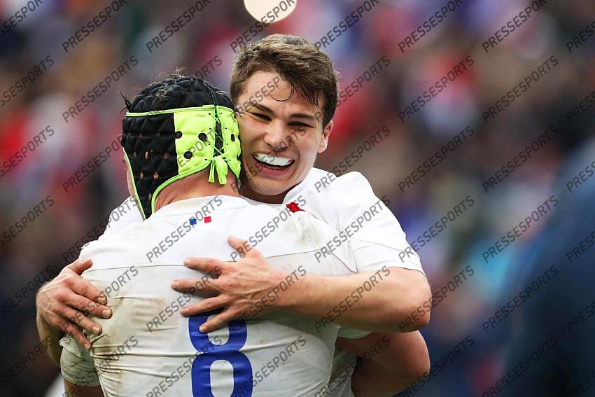 2020 Guinness Six Nations Championship Round 2, Stade de France, Paris, France 9/2/2020 France vs Italy France's Grégory Alldritt celebrates his try with Antoine Dupont Mandatory Credit ©INPHO/Billy Stickland 