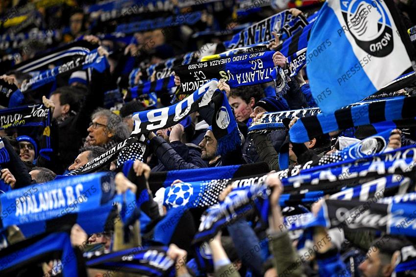 Foto IPP/Paolo Bona MIlano 19/02/2020 UEFA Champions League di calcio 2019/2020 ottavi gara di andata Atalanta-Valencia nela foto sciarpata dei tifosi dell'atalanta Italy Photo Press Worldwide Copyright 