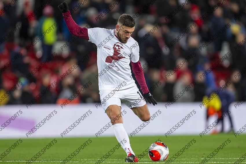 24 February 2020, Liverpool - Premier League Football - Liverpool v West Ham United. Robert Snodgrass of West Ham United wears a t-shirt in memory of Bobby Moore before the match (photo by Daniel Chesterton) 