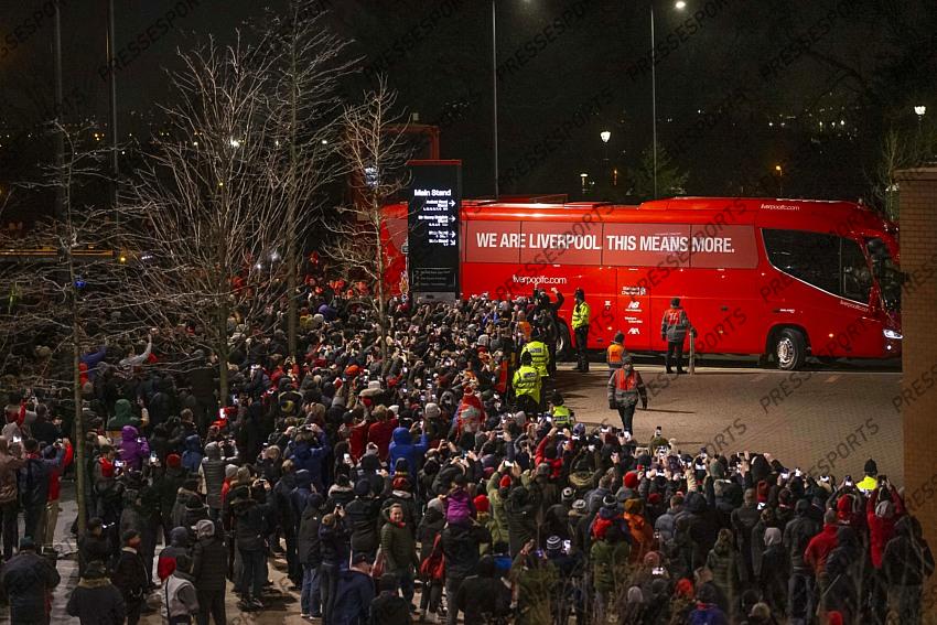 24 February 2020, Liverpool - Premier League Football - Liverpool v West Ham United. Liverpool fans welcome the team bus before the match (photo by Daniel Chesterton) 