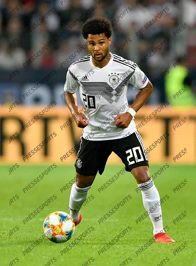 11.06.2019, Opel Arena, Mainz, GER, UEFA EM Qualifikation, Deutschland vs Estland, Gruppe C, im Bild Serge Gnabry GER) am Ball // during the UEFA European Championship qualification, group C match between Germany and Estonia at the Opel Arena in Mainz, Germany on 2019/06/11. EXPA Pictures © 2019, PhotoCredit: EXPA/ Eibner-Pressefoto/ Weber ATTENTION - OUT of GER 