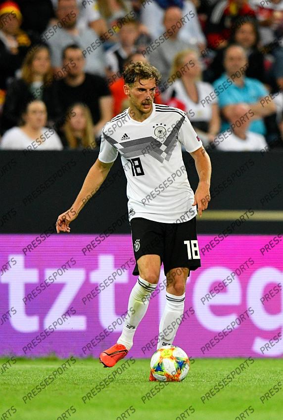 11.06.2019, Opel Arena, Mainz, GER, UEFA EM Qualifikation, Deutschland vs Estland, Gruppe C, im Bild Leon Goretzka (GER) am Ball // during the UEFA European Championship qualification, group C match between Germany and Estonia at the Opel Arena in Mainz, Germany on 2019/06/11. EXPA Pictures © 2019, PhotoCredit: EXPA/ Eibner-Pressefoto/ Weber ATTENTION - OUT of GER 