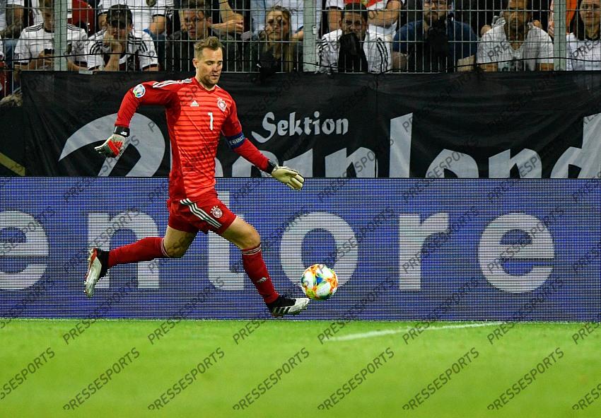 11.06.2019, Opel Arena, Mainz, GER, UEFA EM Qualifikation, Deutschland vs Estland, Gruppe C, im Bild Torwart Manuel Neuer (GER) am Ball // during the UEFA European Championship qualification, group C match between Germany and Estonia at the Opel Arena in Mainz, Germany on 2019/06/11. EXPA Pictures © 2019, PhotoCredit: EXPA/ Eibner-Pressefoto/ Weber ATTENTION - OUT of GER 