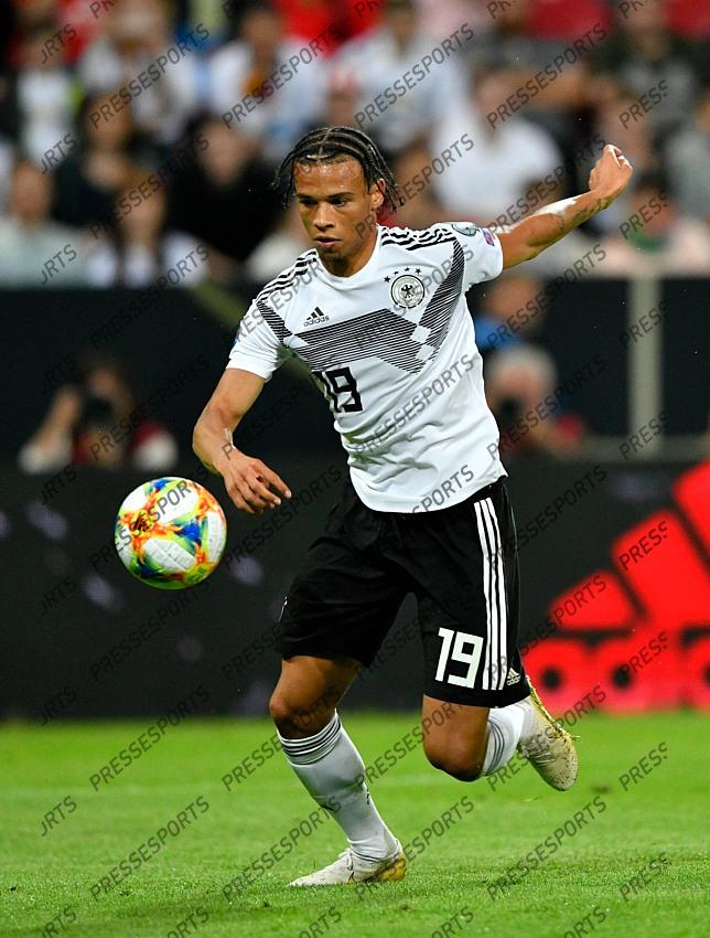 11.06.2019, Opel Arena, Mainz, GER, UEFA EM Qualifikation, Deutschland vs Estland, Gruppe C, im Bild Leroy Sane GER) am Ball // during the UEFA European Championship qualification, group C match between Germany and Estonia at the Opel Arena in Mainz, Germany on 2019/06/11. EXPA Pictures © 2019, PhotoCredit: EXPA/ Eibner-Pressefoto/ Weber ATTENTION - OUT of GER 