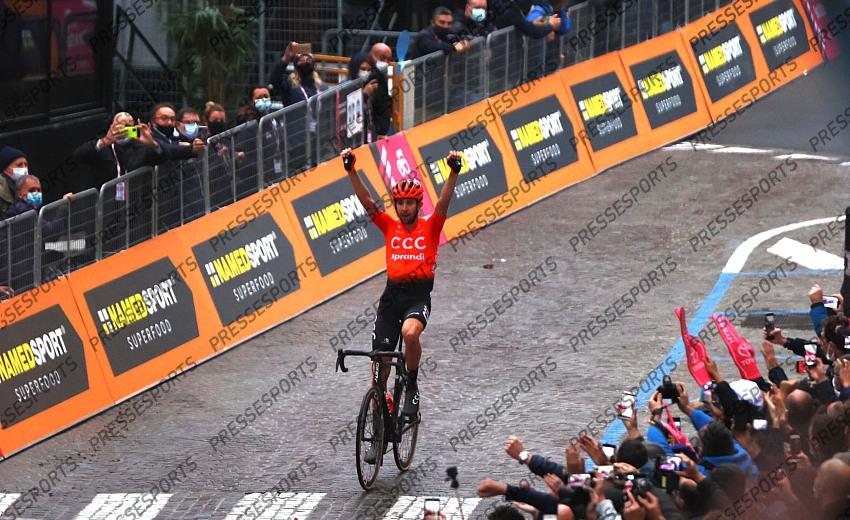 foto IPP/pentaphoto/alessandro Trovati. Asti 23/10/2020 ciclimo Giro d‚Äôitalia 2020 , 19¬∞ tappa Abbiategrasso - Asti 140 km nella foto : il vincitore della tappa Josef Cerny 