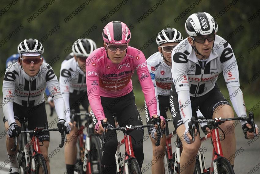 foto IPP/pentaphoto/Gabriele Facciotti. Asti 23/10/2020 ciclismo Giro d‚Äôitalia 2020 , 19¬∞ tappa Abbiategrasso - Asti 140 km nella foto : la maglia rosa Wilko Kelderman 