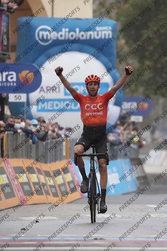 foto IPP/pentaphoto/Gabriele Facciotti. Asti 23/10/2020 ciclismo Giro d‚Äôitalia 2020 , 19¬∞ tappa Abbiategrasso - Asti 140 km nella foto : il vincitore Josef Cerny 