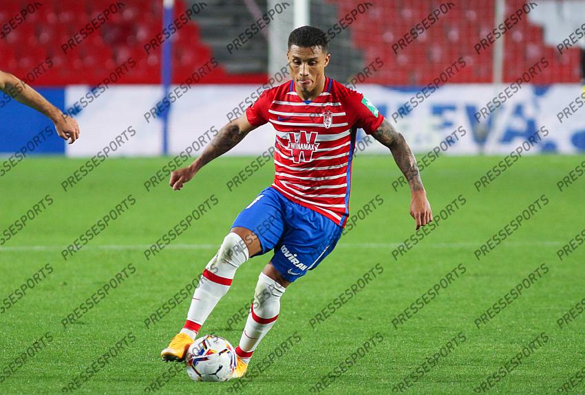 Darwin Machis of Granada CF controls the ball during the La Liga football match played between Granada CF and Levante UD at Nuevo los Carmenes stadium on November 01, 2020 in Granada, Spain. 