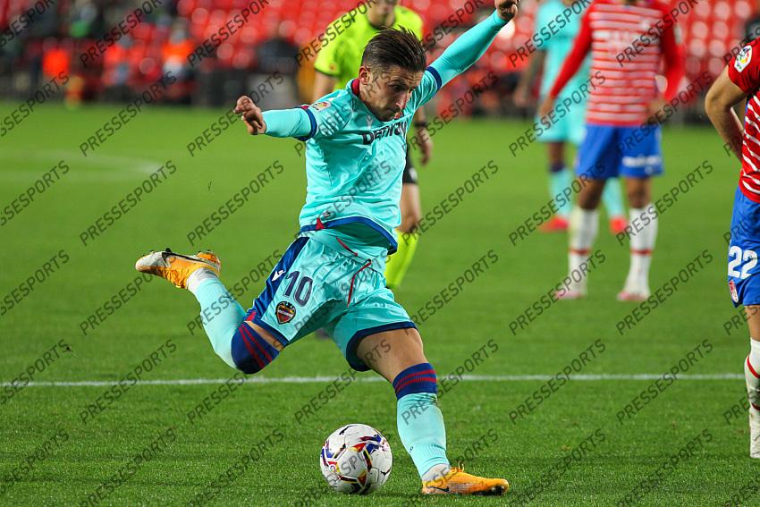 Enis Bardhi of Levante UD in action during the La Liga football match played between Granada CF and Levante UD at Nuevo los Carmenes stadium on November 01, 2020 in Granada, Spain. 