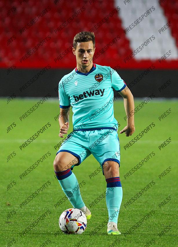 Jorge de Frutos of Levante UD controls the ball during the La Liga football match played between Granada CF and Levante UD at Nuevo los Carmenes stadium on November 01, 2020 in Granada, Spain. 