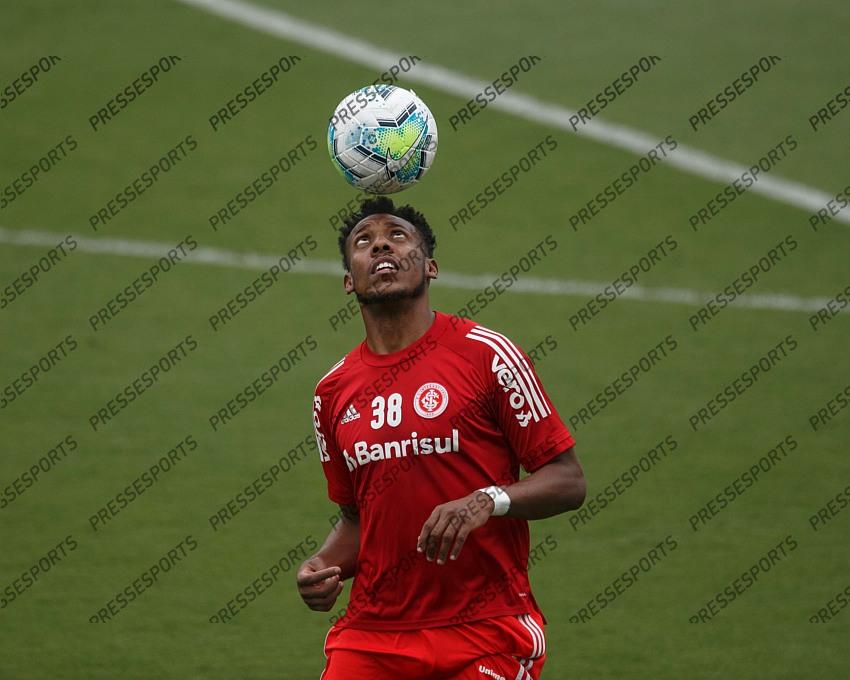 SP - Santos - 11/14/2020 - BRAZILIAN 2020, SANTOS X INTERNACIONAL - Lucas Mazetti player of Internacional during a match against Santos at Vila Belmiro stadium for the Brazilian championship A 2020. Photo: Ettore Chiereguini / AGIF 