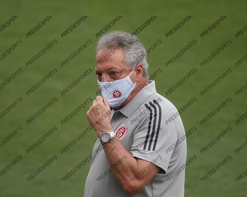 SP - Santos - 11/14/2020 - BRAZILIAN 2020, SANTOS X INTERNACIONAL - Abel Braga coach of Internacional during a match against Santos at Vila Belmiro stadium for the Brazilian championship A 2020. Photo: Ettore Chiereguini / AGIF 