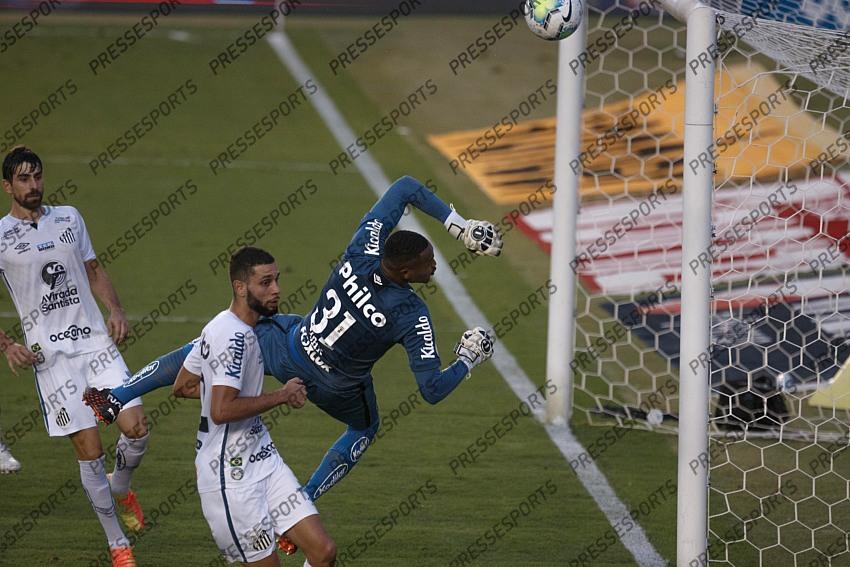 SP - Santos - 11/14/2020 - BRAZILIAN TO 2020, SANTOS X INTERNACIONAL - John goalkeeper of Santos during a match against Internacional at Vila Belmiro stadium for the Brazilian championship A 2020. Photo: Ettore Chiereguini / AGIF 