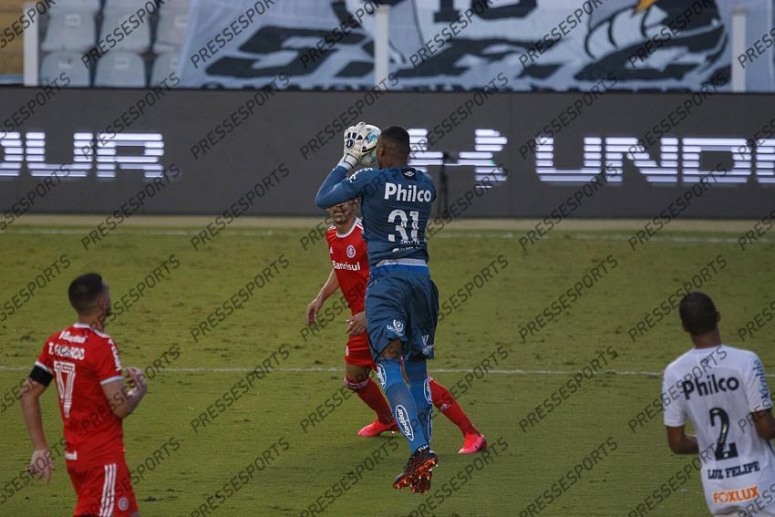 SP - Santos - 11/14/2020 - BRAZILIAN TO 2020, SANTOS X INTERNACIONAL - John goalkeeper of Santos during a match against Internacional at Vila Belmiro stadium for the Brazilian championship A 2020. Photo: Ettore Chiereguini / AGIF 