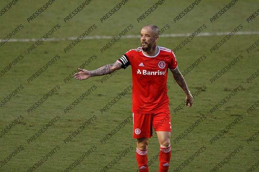 SP - Santos - 11/14/2020 - BRAZILIAN 2020, SANTOS X INTERNACIONAL - D'Alessandro player of Internacional during match against Santos at Vila Belmiro stadium for the Brazilian championship A 2020. Photo: Ettore Chiereguini / AGIF 