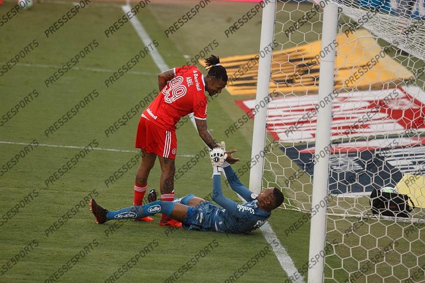 SP - Santos - 11/14/2020 - BRAZILIAN 2020, SANTOS X INTERNACIONAL - Abel Hernandez player of Internacional during a match against Santos at Vila Belmiro stadium for the Brazilian championship A 2020. Photo: Ettore Chiereguini / AGIF 