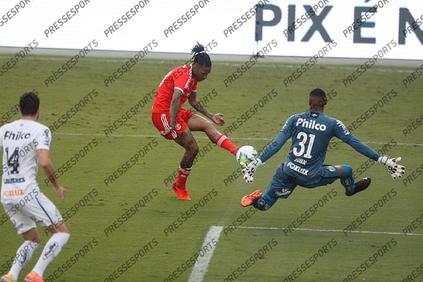 SP - Santos - 11/14/2020 - BRAZILIAN 2020, SANTOS X INTERNACIONAL - Abel Hernandez player of Internacional during a match against Santos at Vila Belmiro stadium for the Brazilian championship A 2020. Photo: Ettore Chiereguini / AGIF 