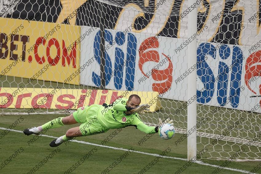 SP - Santos - 11/14/2020 - BRAZILIAN 2020, SANTOS X INTERNACIONAL - Marcelo Lomba goalkeeper of Internacional during a match against Santos at Vila Belmiro stadium for the Brazilian championship A 2020. Photo: Ettore Chiereguini / AGIF 