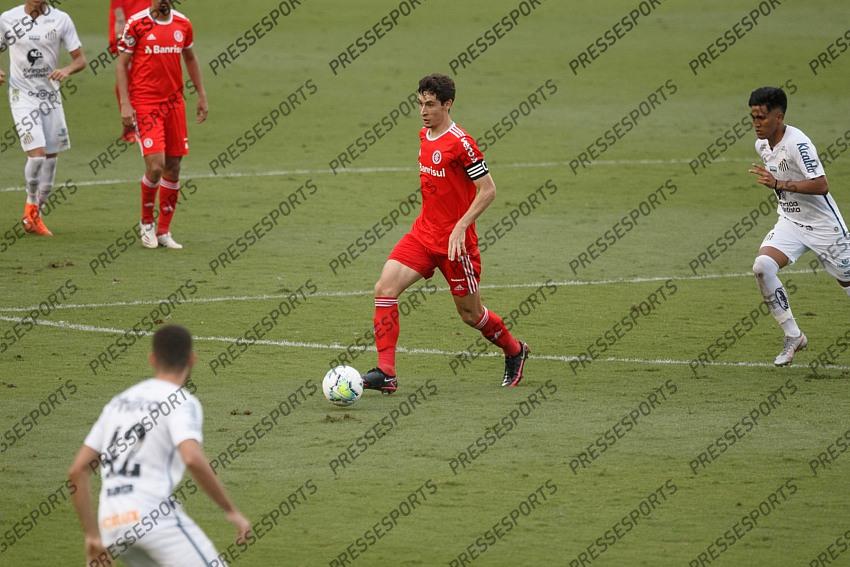 SP - Santos - 11/14/2020 - BRAZILIAN 2020, SANTOS X INTERNACIONAL - Rodrigo Dourado player of Internacional during match against Santos at Vila Belmiro stadium for the Brazilian championship A 2020. Photo: Ettore Chiereguini / AGIF 