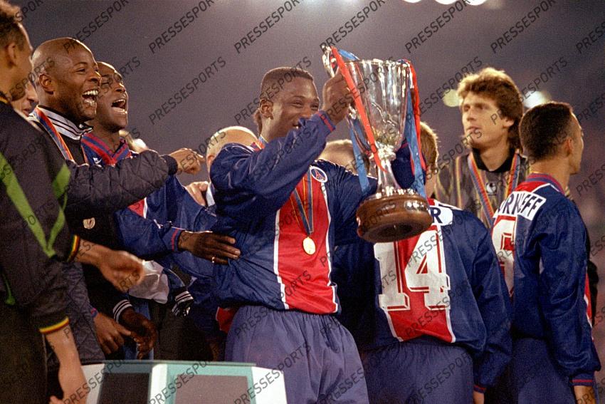 Presse sports : Report 'FOOT COUPE DES COUPES 1996 PSG-RAPID VIENNE'