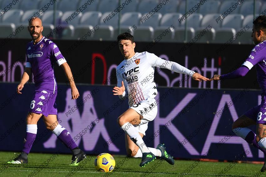 Borja Valero (Fiorentina)Federico Barba (Benevento)Erick Pulgar (Fiorentina) during the Italian "Serie A" match between Fiorentina 0-1 Benevento at Artemio Franchi Stadium on November 22, 2020 in Florence, Italy. (Photo by Maurizio Borsari/AFLO) 