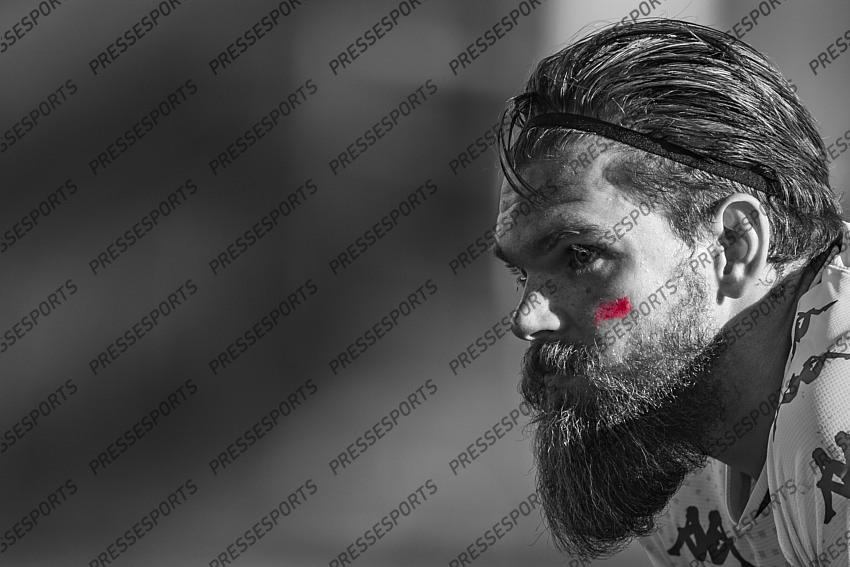 Bartlomiej Dragowski (Fiorentina) during the Italian "Serie A" match between Fiorentina 0-1 Benevento at Artemio Franchi Stadium on November 22, 2020 in Florence, Italy. (Photo by Maurizio Borsari/AFLO) 
