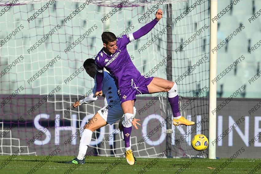Dusan Vlahovic (Fiorentina)Federico Barba (Benevento) during the Italian "Serie A" match between Fiorentina 0-1 Benevento at Artemio Franchi Stadium on November 22, 2020 in Florence, Italy. (Photo by Maurizio Borsari/AFLO) 