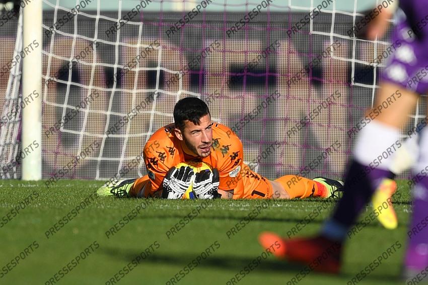 Lorenzo Montipo (Benevento) during the Italian "Serie A" match between Fiorentina 0-1 Benevento at Artemio Franchi Stadium on November 22, 2020 in Florence, Italy. (Photo by Maurizio Borsari/AFLO) 