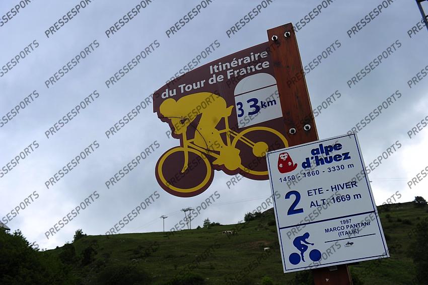 Panneau "Itinéraire du Tour de France / 33 km" parution livre l'alpe d'huez 