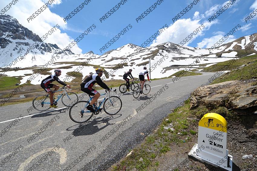 Borne kilométrique Col du Galibier 