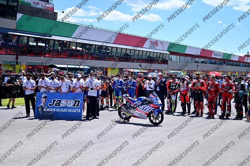 General / Atmosphere / Divers GP Italy 2021 (Circuit Mugello) 28-30.05.2021 photo: Lukasz Swiderek www.photoPSP.com @photopsp_lukasz_swiderek Le paddock a rendu hommage au pilote de Moto3 Jason Dupasquier a la suite de sa chute mortelle lors des qualifications du Grand Prix d'Italie au Mugello. GRAND PRIX D'ITALIE 