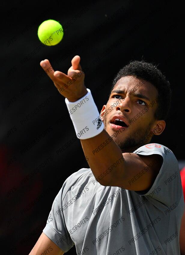 12.06.2021, Tennisclub Weissenhof, Stuttgart, GER, ATP Tour, Mercedes Cup in Stuttgart 2021, Halbfinale, im Bild Felix Auger-Aleassime (CAN) Aktion Aufschlag // during the semifinal match of Mercedes Cup Tournamen of the ATP Tour at the Tennisclub Weissenhof in Stuttgart, Germany on 2021/06/12. EXPA Pictures 