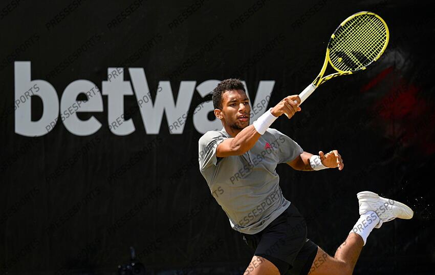 12.06.2021, Tennisclub Weissenhof, Stuttgart, GER, ATP Tour, Mercedes Cup in Stuttgart 2021, Halbfinale, im Bild Felix Auger-Aleassime (CAN) Aktion // during the semifinal match of Mercedes Cup Tournamen of the ATP Tour at the Tennisclub Weissenhof in Stuttgart, Germany on 2021/06/12. EXPA Pictures 