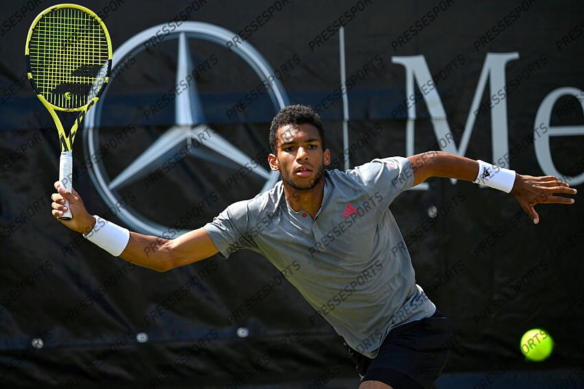 12.06.2021, Tennisclub Weissenhof, Stuttgart, GER, ATP Tour, Mercedes Cup in Stuttgart 2021, Halbfinale, im Bild Felix Auger-Aleassime (CAN) Aktion // during the semifinal match of Mercedes Cup Tournamen of the ATP Tour at the Tennisclub Weissenhof in Stuttgart, Germany on 2021/06/12. EXPA Pictures 