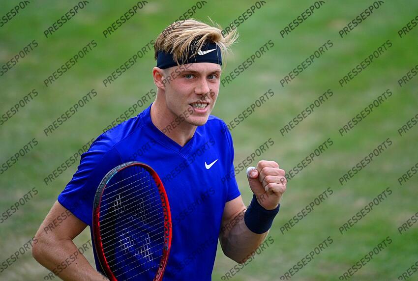 10.06.2021, Tennisclub Weissenhof, Stuttgart, GER, ATP Tour, Mercedes Cup in Stuttgart 2021, im Bild Denis Shapovalov Schapowalow (CAN) Jubel jubelt Gestik, Geste Faust // during the Mercedes Cup Tournamen of the ATP Tour at the Tennisclub Weissenhof in Stuttgart, Germany on 2021/06/10. EXPA Pictures 