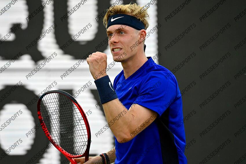10.06.2021, Tennisclub Weissenhof, Stuttgart, GER, ATP Tour, Mercedes Cup in Stuttgart 2021, im Bild Denis Shapovalov Schapowalow (CAN) Jubel jubelt Gestik, Geste Faust // during the Mercedes Cup Tournamen of the ATP Tour at the Tennisclub Weissenhof in Stuttgart, Germany on 2021/06/10. EXPA Pictures 