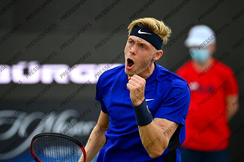 10.06.2021, Tennisclub Weissenhof, Stuttgart, GER, ATP Tour, Mercedes Cup in Stuttgart 2021, im Bild Denis Shapovalov Schapowalow (CAN) Jubel jubelt Gestik, Geste Faust // during the Mercedes Cup Tournamen of the ATP Tour at the Tennisclub Weissenhof in Stuttgart, Germany on 2021/06/10. EXPA Pictures 